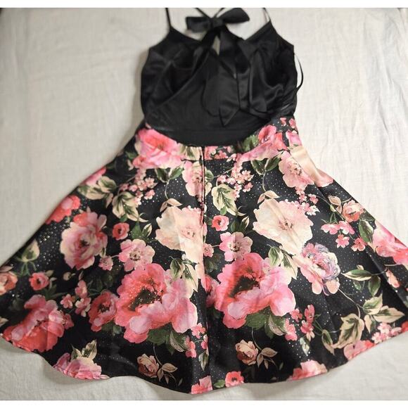 City Triangles Backless Formal Dress Juniors‎ 11 Black Pink Floral Skirt Flare - Picture 2 of 16
